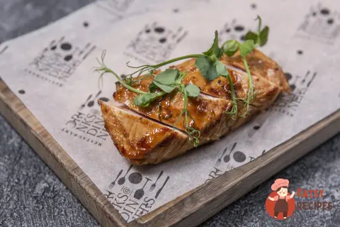 Мариноване філе індички, запечене на вугіллі