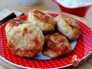 Котлети із судака із соусом