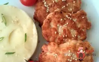 Рубані Курячі Котлети Зі Сметаною, Кунжутом Та Вершковим Пюре.