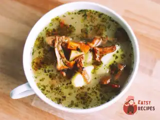 Грибний суп з лисичками