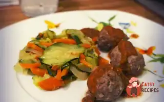 Цукіні З Фрикадельками Та Ароматним Соусом