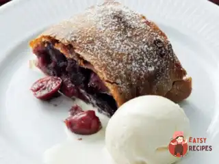 Штрудель із вишнею