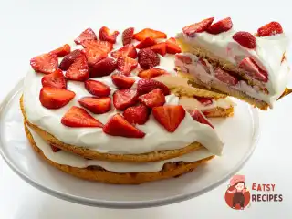 Торт із полуницею