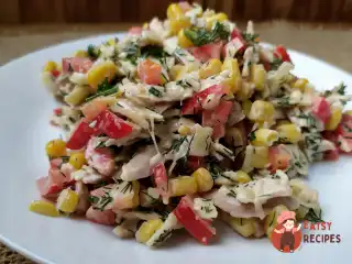 Салат з куркою, кукурудзою і болгарським перцем