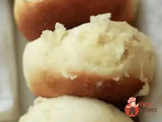 Булочки з сирною начинкою