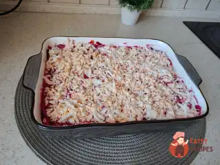 Оселедець під шубою з яблучним соусом