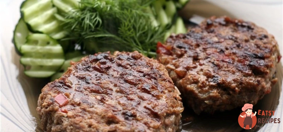 Рубаний біфштекс із цибулею та зеленню