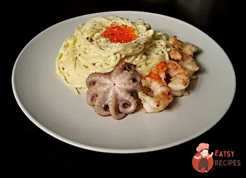 Спагетті у вершковому соусі з морськими гадами