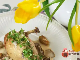 Куряче фрикас з грибами