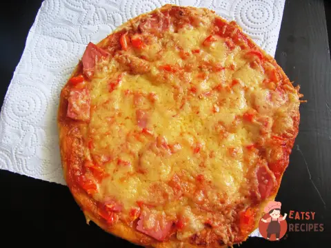 Піца з ковбасою