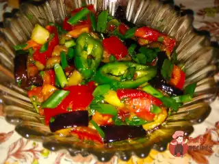 Салат із баклажанів із соєвим соусом