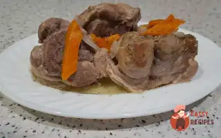 Тушкована Свинина