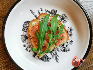 Бутерброд із червоною рибою