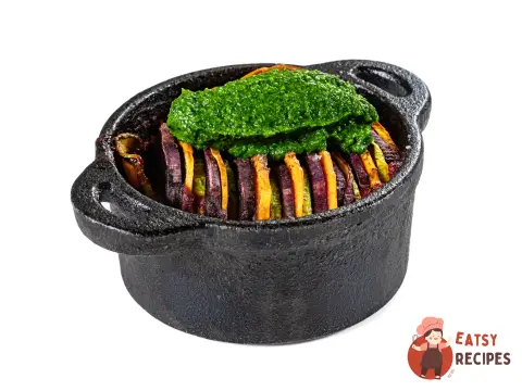 Батат, запечений з овочами та зеленим соусом