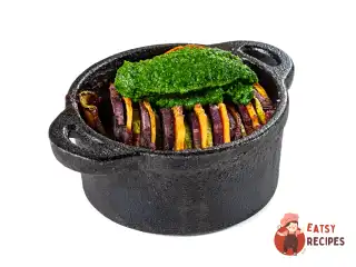 Батат, запечений з овочами та зеленим соусом