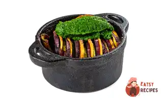 Батат, запечений з овочами та зеленим соусом