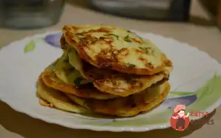 Сметані Коржі З Сиром Та Зеленню