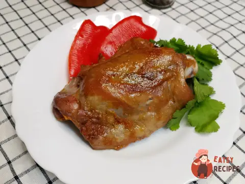 Індичка, запечена стегном
