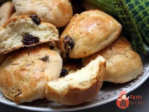 Англійські булочки з родзинками
