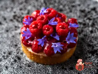 Полуничний тарт із сирним кремом