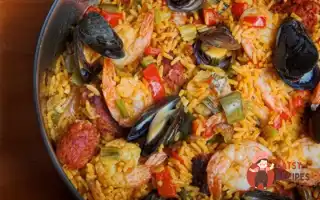 Швидка Паелья З Ковбасою Та Морськими Гадами