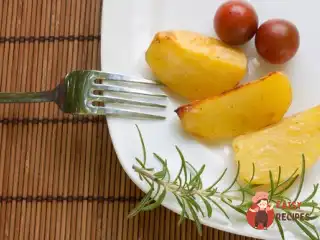 Ніжна картопля з часником і чебрецем