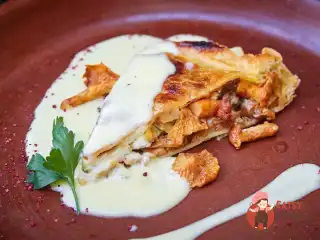 Пиріг з фермерської качкою та лисичками