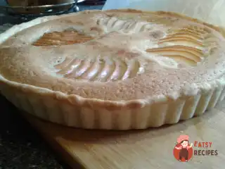 Тарт з франжипаном та грушею