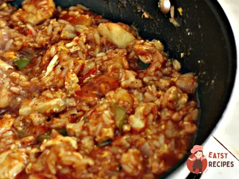 Солодкий рис з овочами, яйцем та ананасом.