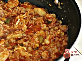 Солодкий рис з овочами, яйцем та ананасом.