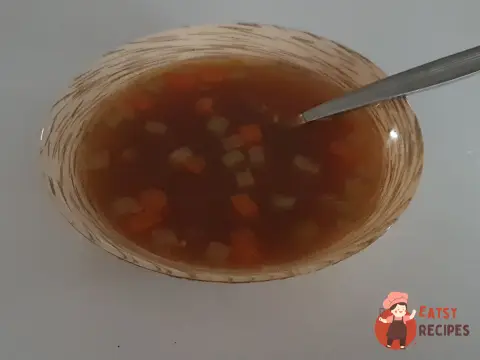 Курячий суп з соєвим соусом та вермішеллю
