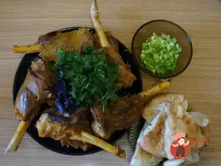 Тушені баранячі голяшки