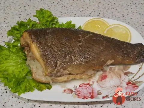 Лін запечений у духовці з цибулею