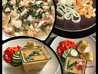 Морепродукти у сирно-вершковому соусі з часниковими грінками