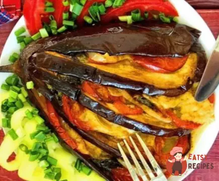 Баклажани, запечені з індичкою та овочами