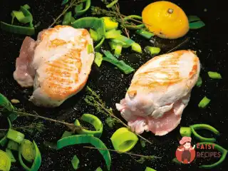 Смажена курка зі спагетті з цукіні