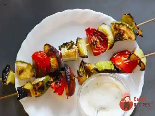 Вегетаріанський кебаб з йогуртовим соусом