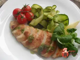 Курячі грудки з локшиною з цукіні
