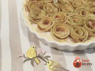 Пиріг з яблучними трояндами