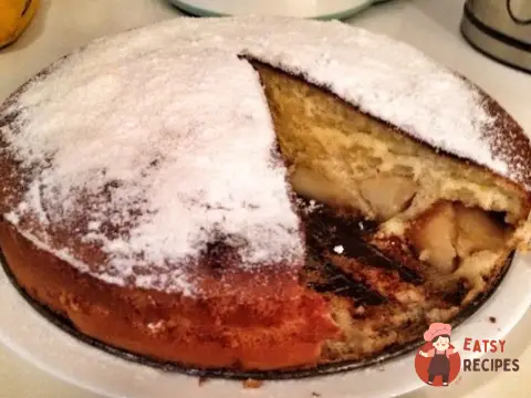 Шарлотка з яблуками у меді
