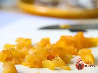 Кокосова манна каша з ананасовими цукатами