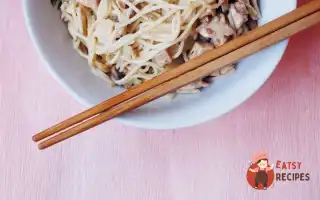 Яєчна Локшина З Куркою Та Грибами