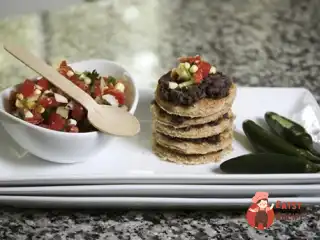 Діп із чорної квасолі та сальси