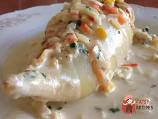 Кальмари, фаршировані овочами з крабовими паличками