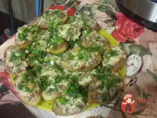 Картопля запечена з фаршем