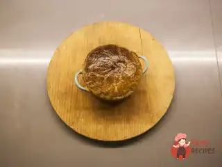 Грибне фрикасе під куполом із листкового тіста