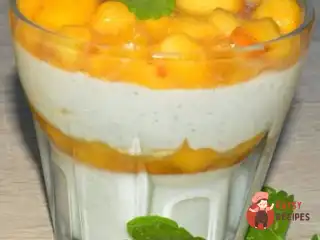 Персиковий десерт з лікером