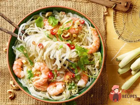 Тайський салат зі скляної локшини з креветками