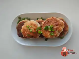 Соковиті котлети з індички, свинини та картоплі