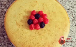 Манник На Кефірі З Родзинками Та Ягодами.